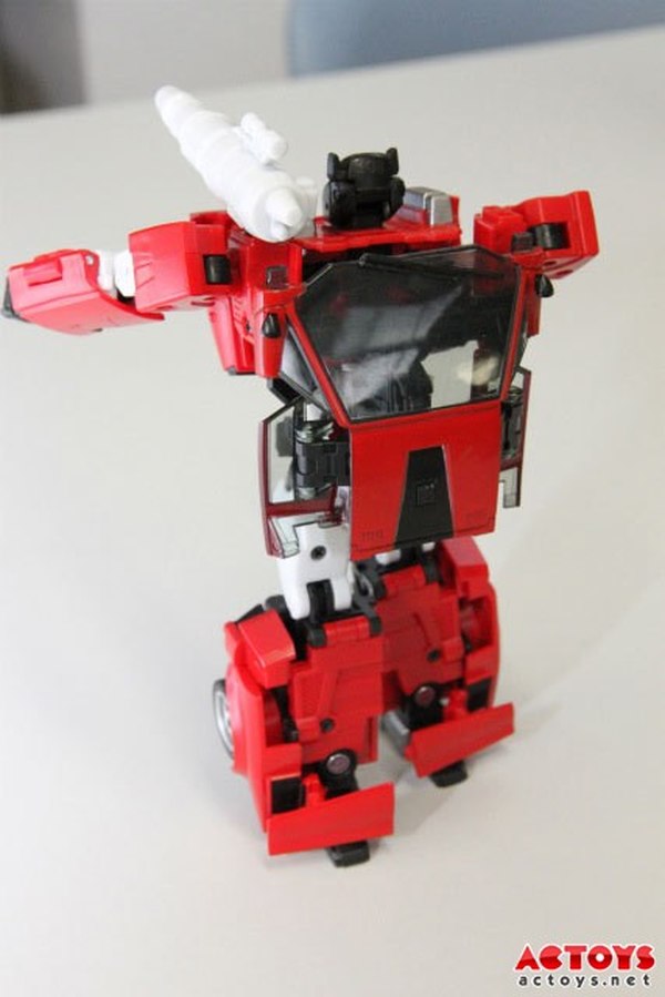 Takara Tomy Masterpiece MP 12 Lambor  Sideswipe In Hand Images  (5 of 7)